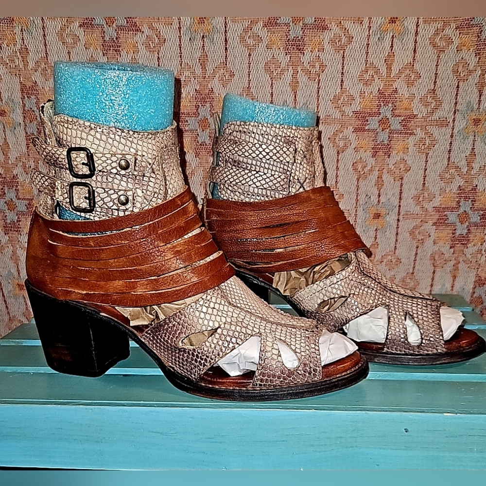 Freebird Nest size 9 boho western snakeskin sandal bootie